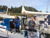 Ilona lähdössä paluumatkalle Maisaaresta